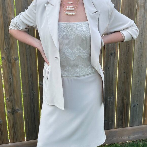 Earring vintage clip on, EUC, white gold colour, crystals, organic design - Picture 15 of 16